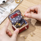 Boîte à bijoux de voyage – cuir grainé, fermoir à clip et intérieur compartimenté