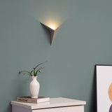 Applique murale triangulaire – lumière indirecte vers le haut