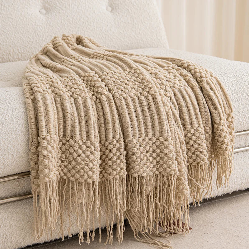 Plaid tricoté à franges – grosse maille en relief, trois motifs