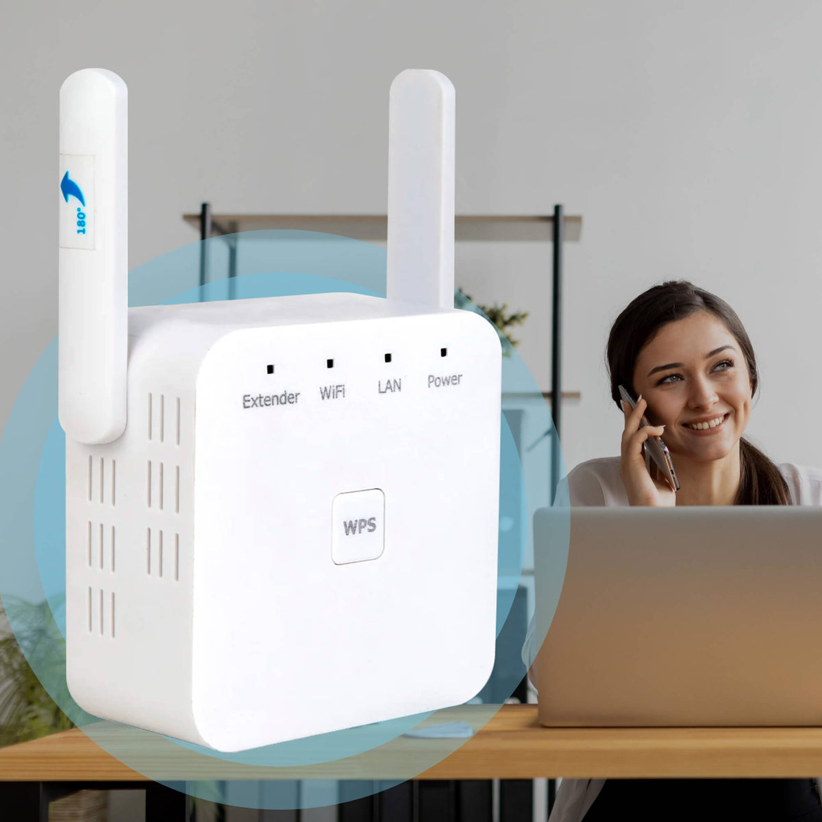 Répéteur wifi branché près d'un poste de travail
