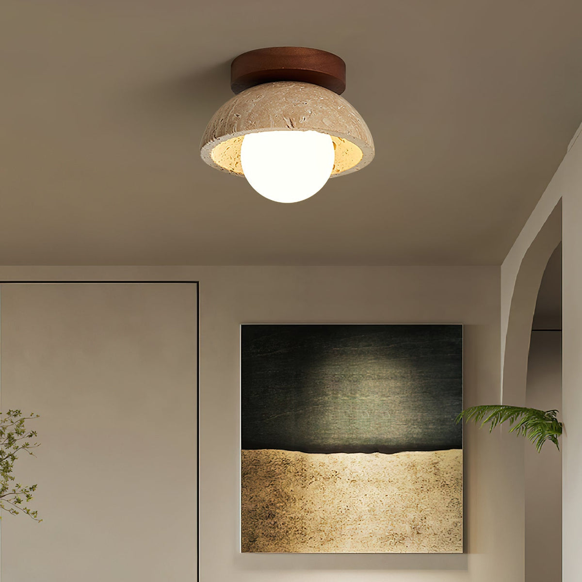 Plafonnier compact aspect pierre – globe opale et embase bois