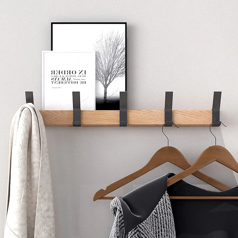Porte-manteau mural en bois – cinq patères doubles pivotantes