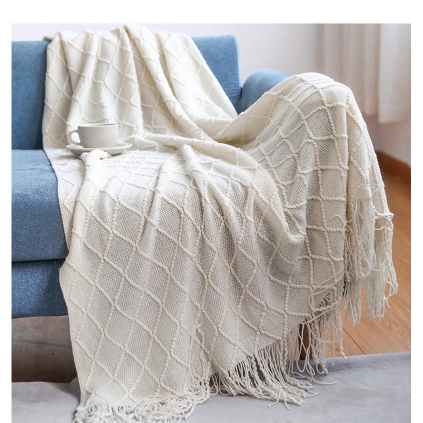 Plaid tricoté à franges – grosse maille en relief, trois motifs