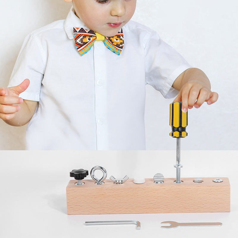 Planche à visser Montessori – hêtre massif, vis variées et outils inclus
