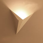 Applique murale triangulaire – lumière indirecte vers le haut