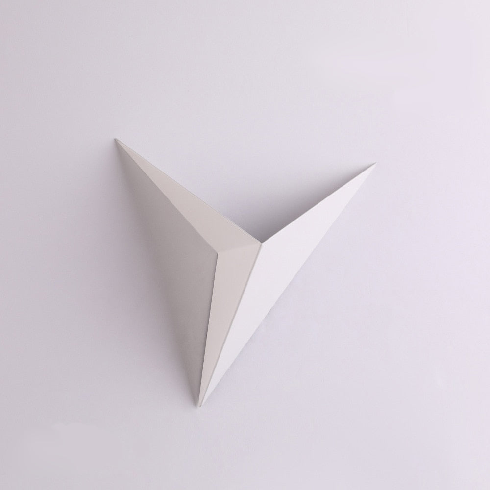 Applique murale triangulaire – lumière indirecte vers le haut