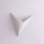 Applique murale triangulaire – lumière indirecte vers le haut