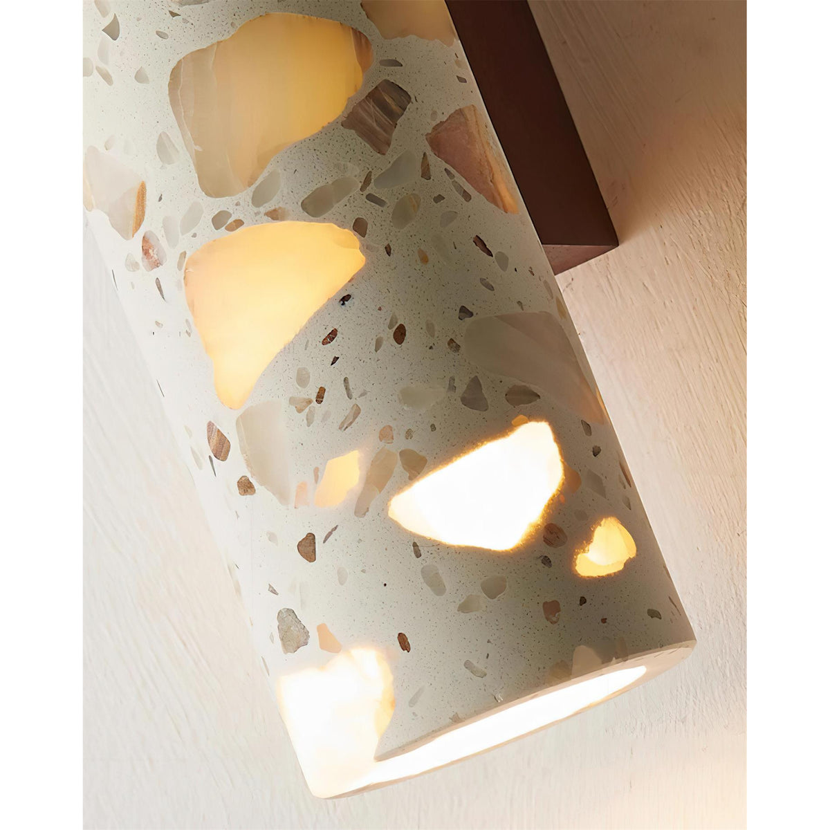 Applique murale cylindrique en terrazzo – éclairage haut et bas