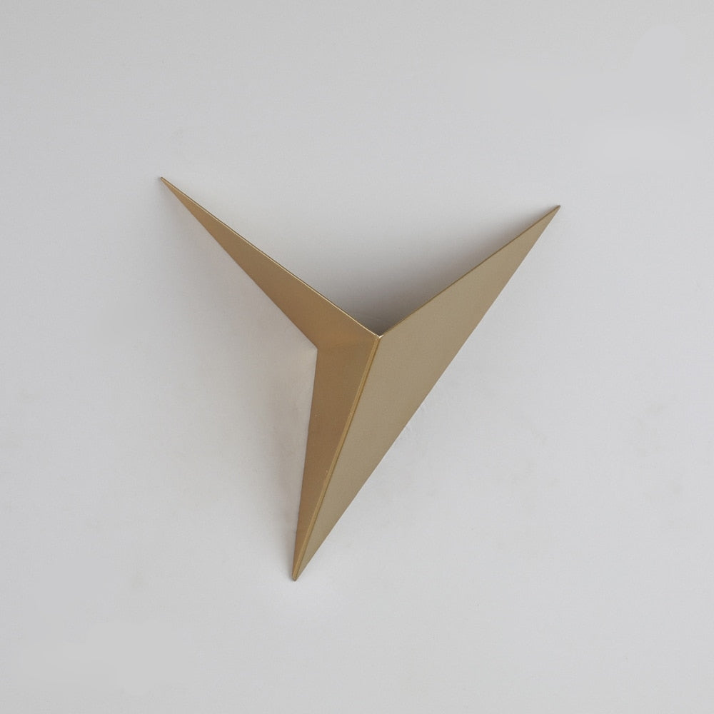 Applique murale triangulaire – lumière indirecte vers le haut