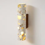Applique murale cylindrique en terrazzo – éclairage haut et bas