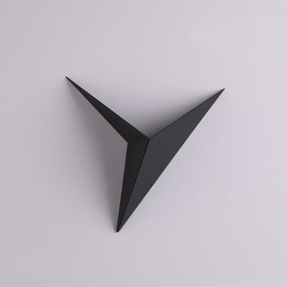 Applique murale triangulaire – lumière indirecte vers le haut