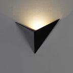 Applique murale triangulaire – lumière indirecte vers le haut