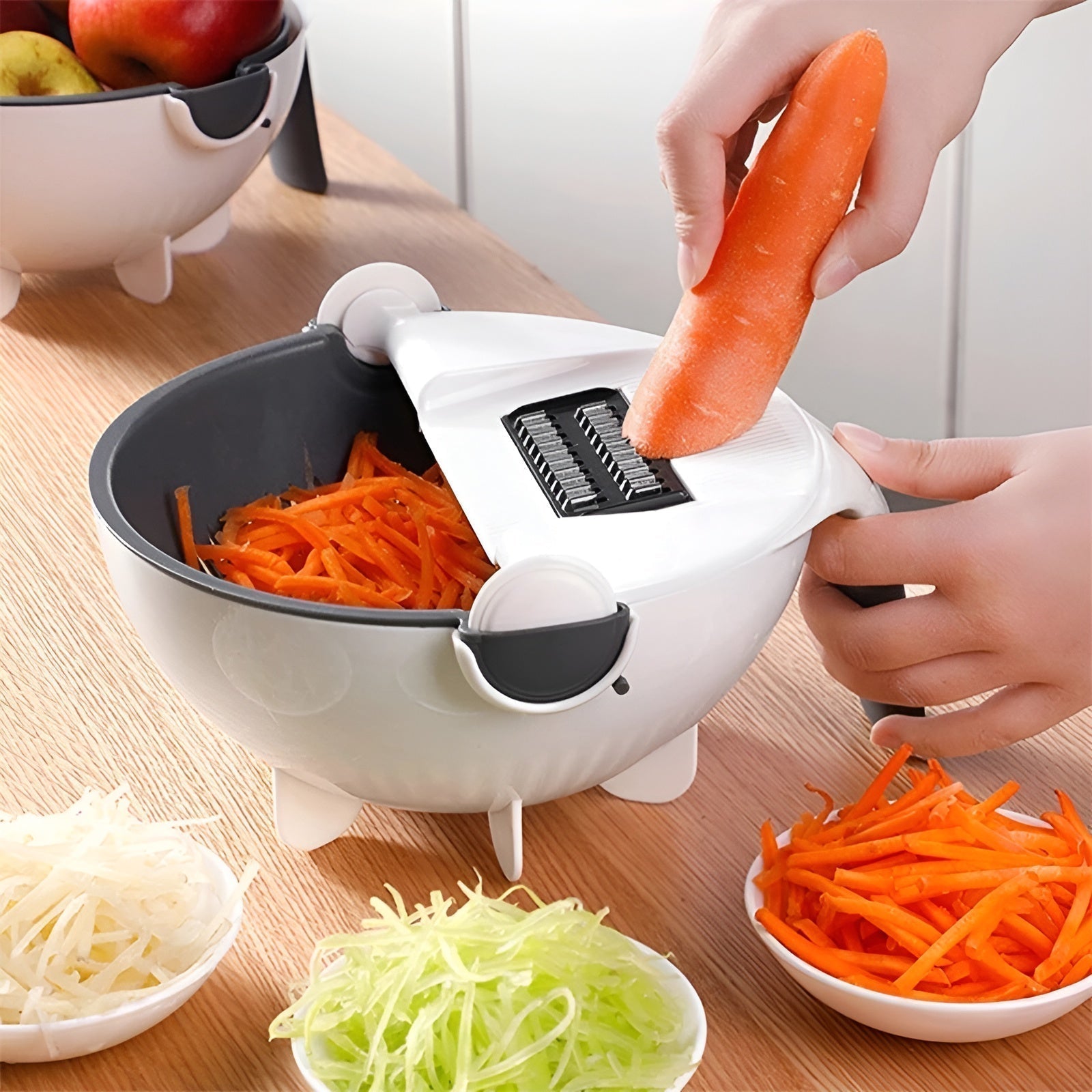 Découpe de carottes en julienne