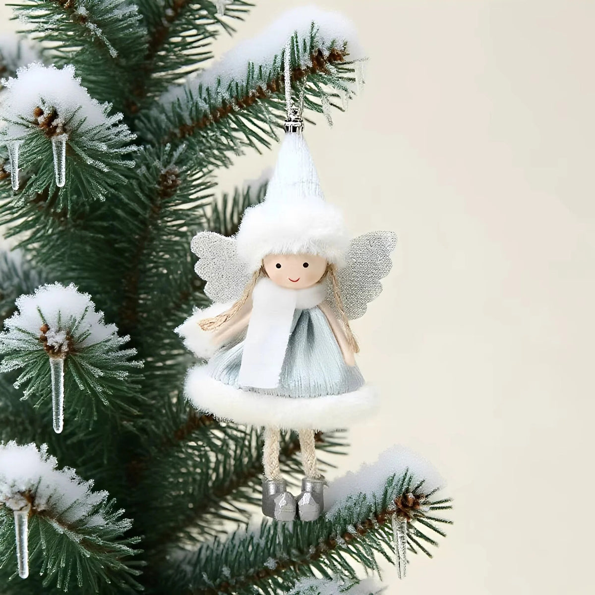 Ange en peluche avec bonnet – ornement suspendu Noël