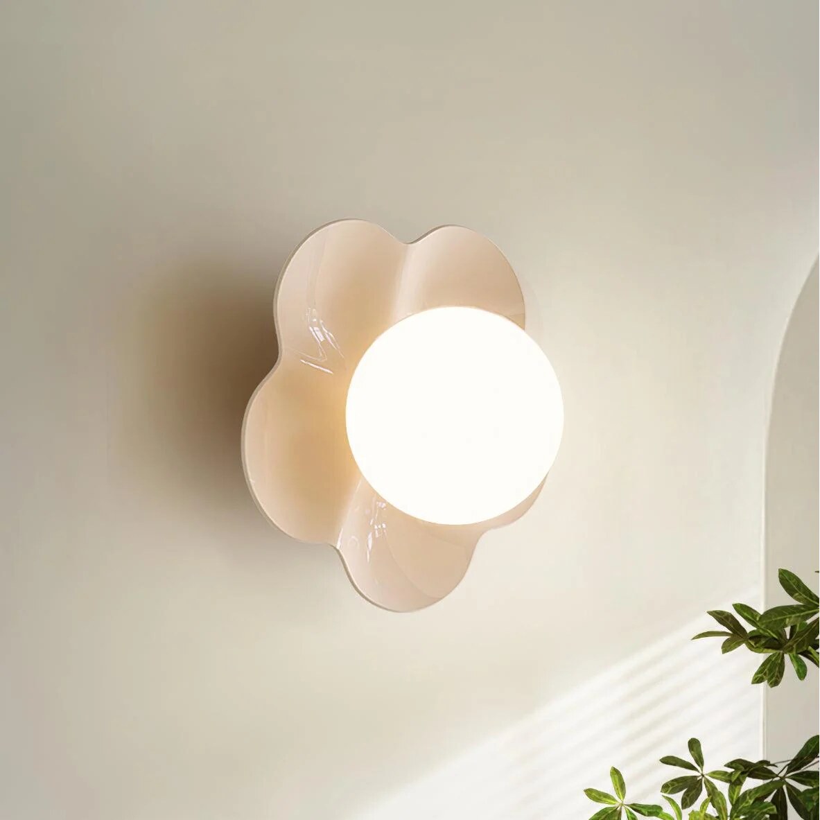 Applique murale ludique – Luminaire en résine colorée