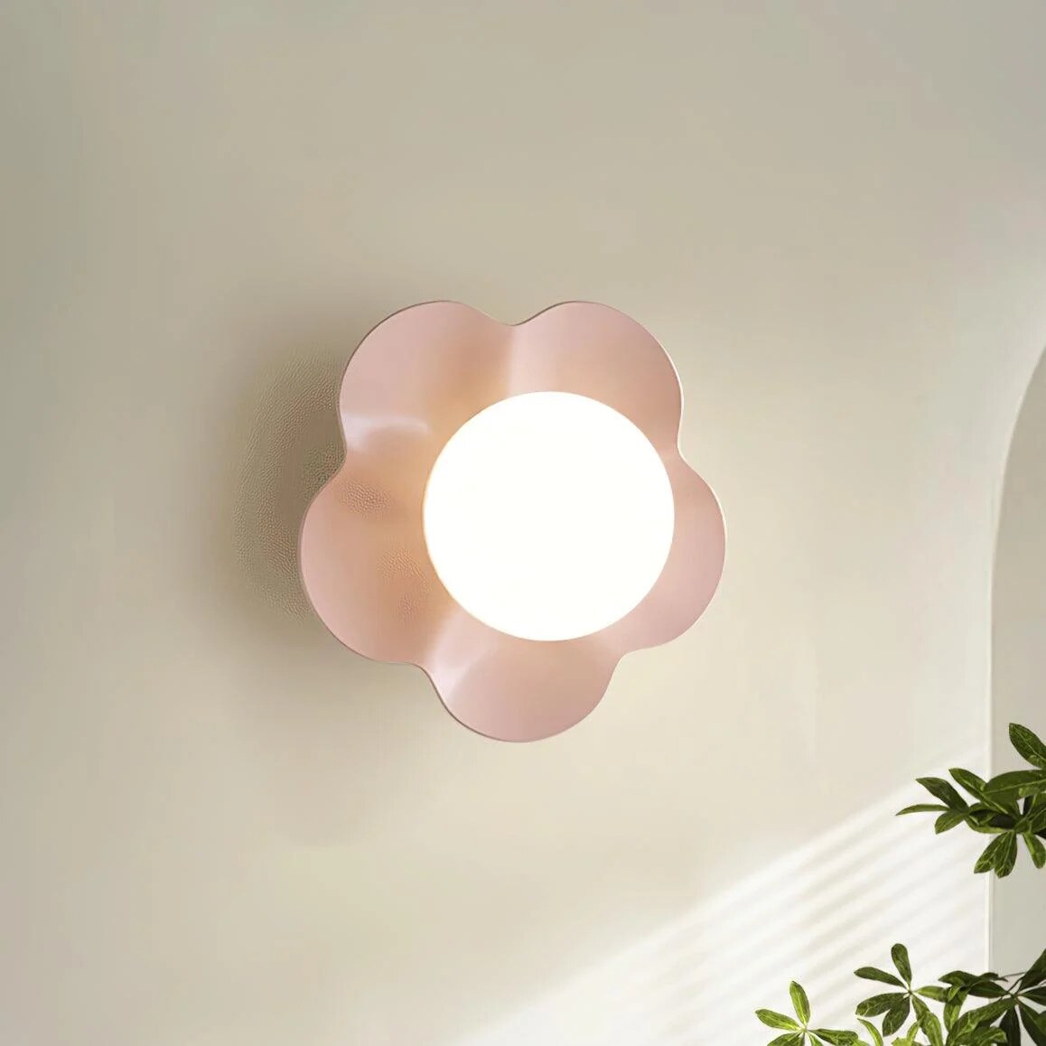 Applique murale ludique – Luminaire en résine colorée