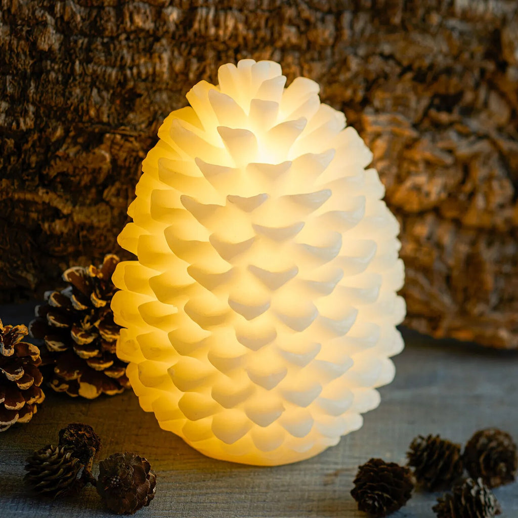 Bougie LED pomme de pin – Décoration blanche de table