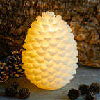 Bougie LED pomme de pin – Décoration blanche de table