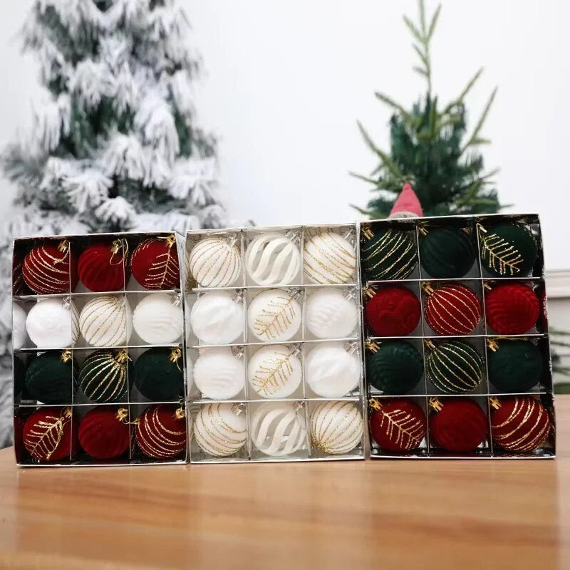 Boules de Noël floquées – lot assortiment à suspendre