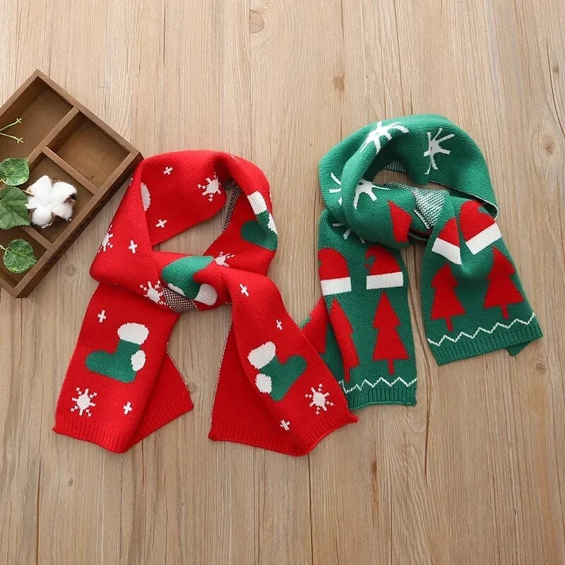 Écharpe de Noël enfant tricotée – motifs festifs en laine