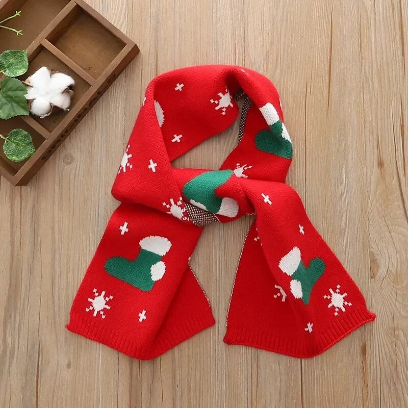 Écharpe de Noël enfant tricotée – motifs festifs en laine