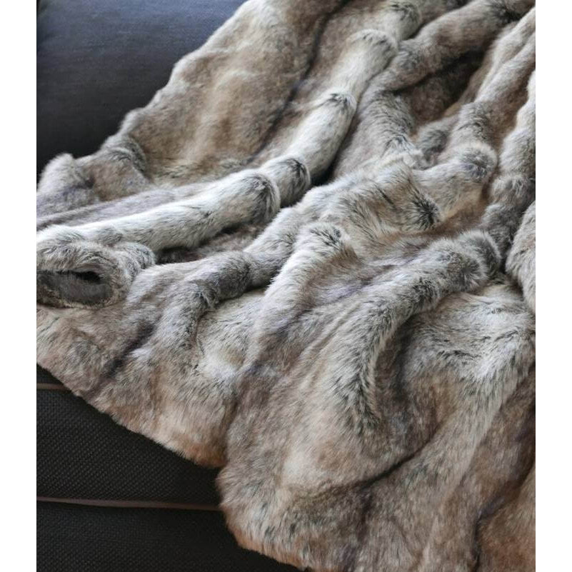 Jeté de canapé fausse fourrure – Gris doux et moelleux