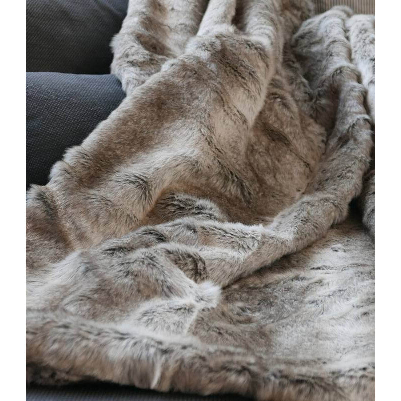 Jeté de canapé fausse fourrure – Gris doux et moelleux