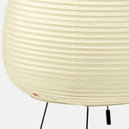 Lampe de chevet en papier plissé – style japandi clair