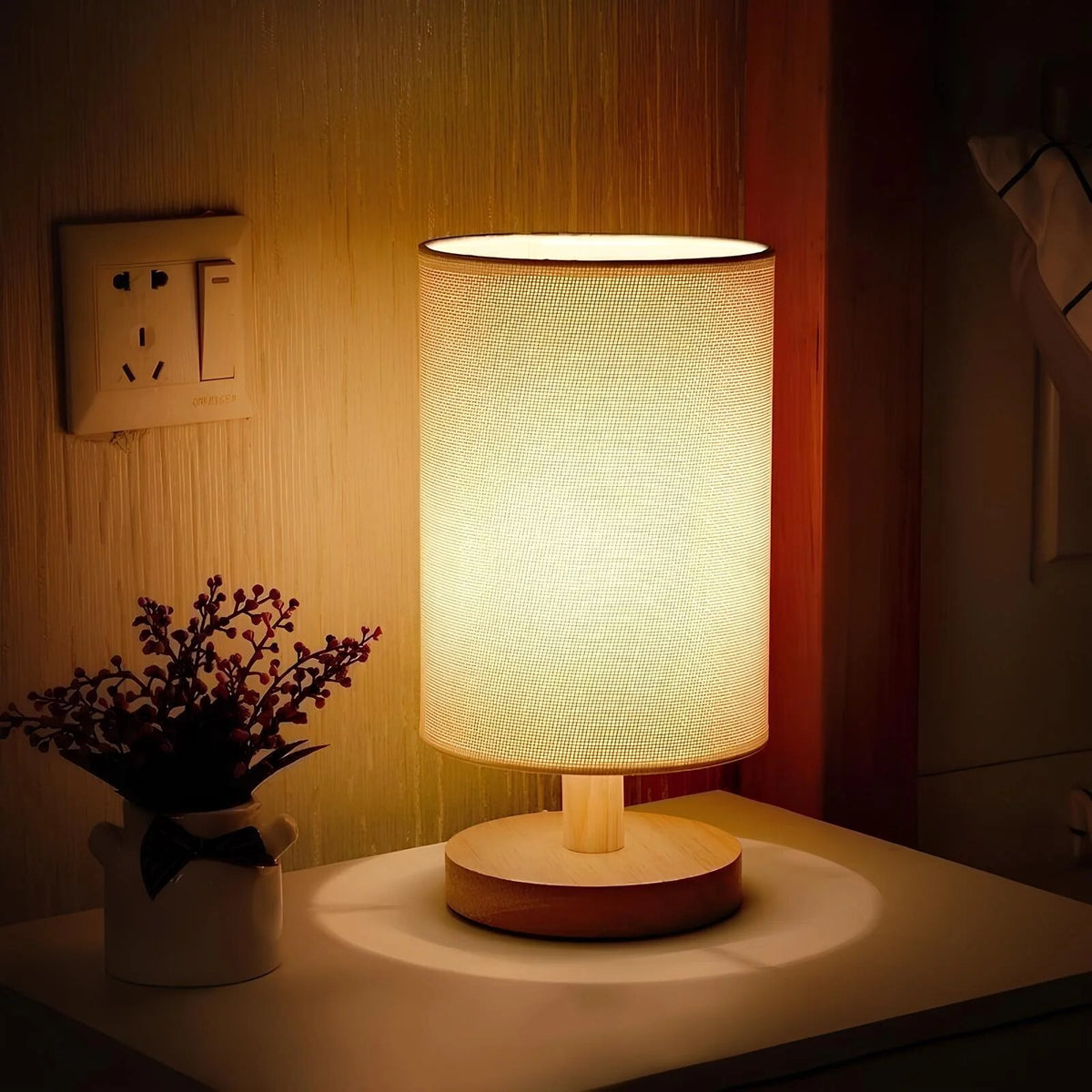 Lampe de table bois et lin – luminaire Scandinave chaud