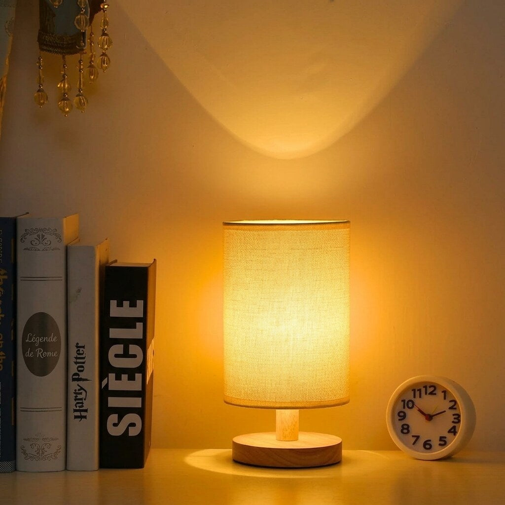 Lampe de table bois et lin – luminaire Scandinave chaud