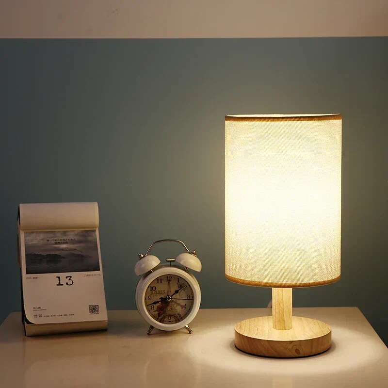 Lampe de table bois et lin – luminaire Scandinave chaud