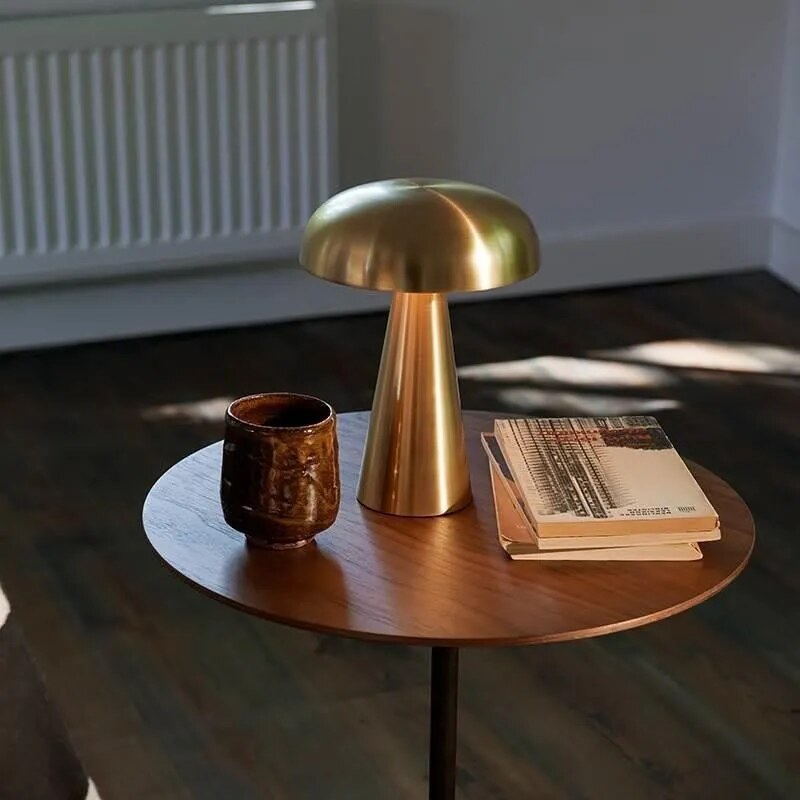Lampe de table champignon – silhouette minimaliste en métal