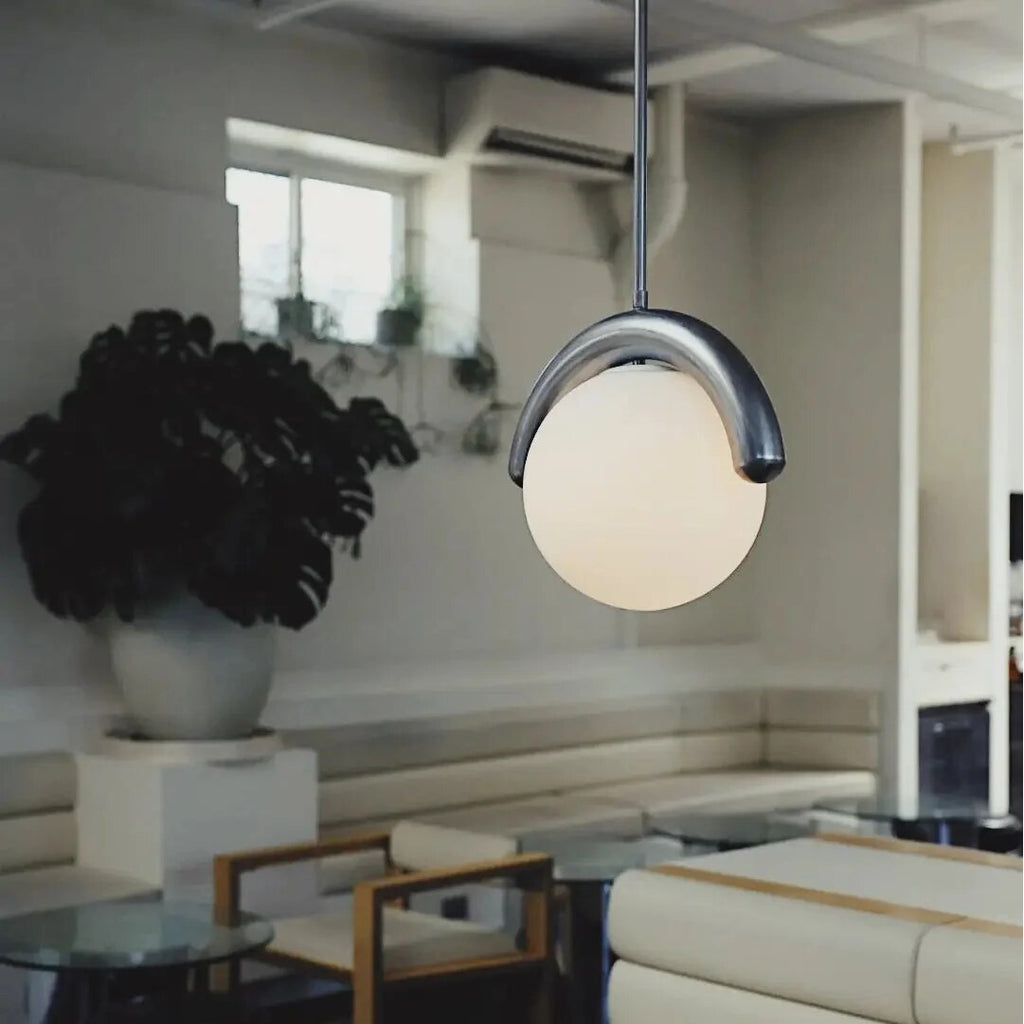 Lustre linéaire suspendu – tube courbé, métal et verre clair
