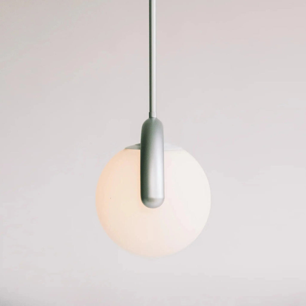 Lustre linéaire suspendu – tube courbé, métal et verre clair