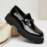 Mocassins homme – semelle crantée épaisse, détail métallique