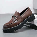 Mocassins homme – semelle crantée épaisse, détail métallique