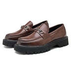 Mocassins homme – semelle crantée épaisse, détail métallique