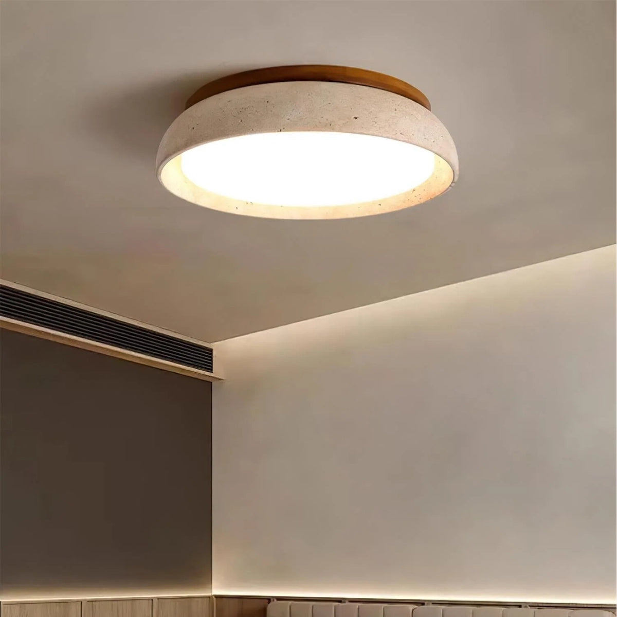 Plafonnier Kloris – travertin naturel, finitions bois