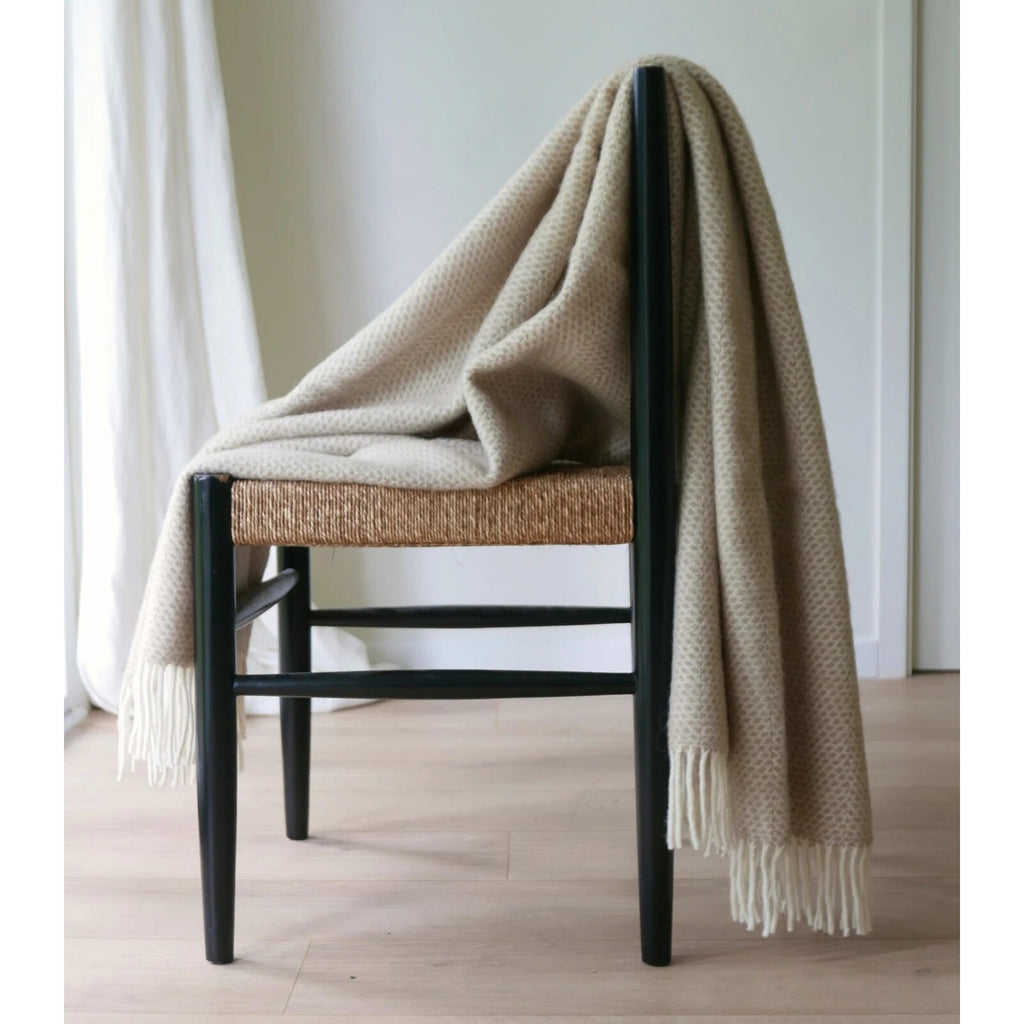 Plaid Beehive en Laine Beige – confection artisanale anglaise