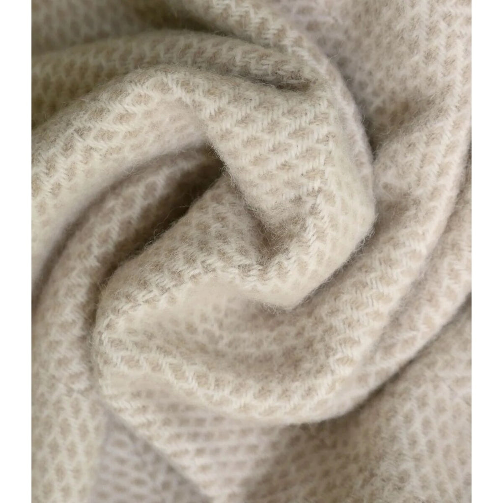 Plaid Beehive en Laine Beige – confection artisanale anglaise