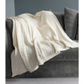 Plaid blanc cassé – laine et polyamide, relief élégant