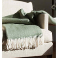 Plaid en laine à chevrons – Vert olive, blanc cassé et franges