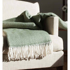 Plaid en laine à chevrons – Vert olive, blanc cassé et franges