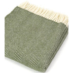 Plaid en laine à chevrons – Vert olive, blanc cassé et franges