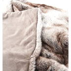 Plaid Gris en Fausse Fourrure – Enveloppe Chaleureuse