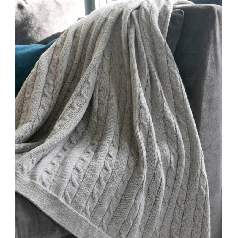 Plaid laine Hamptons torsadée – gris clair et douillet
