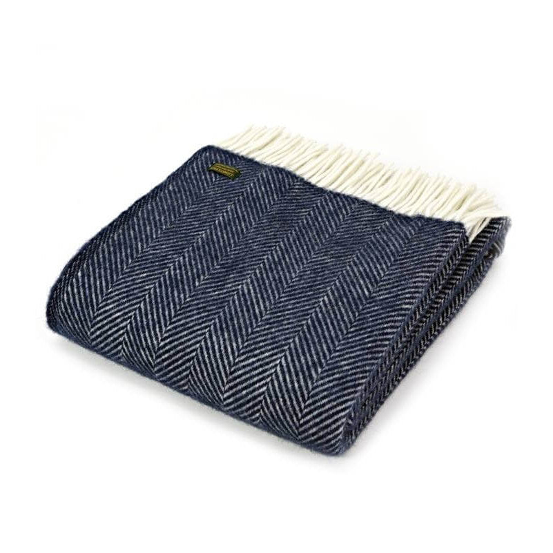 Plaid laine pure – motifs chevrons marine et blanc cassé