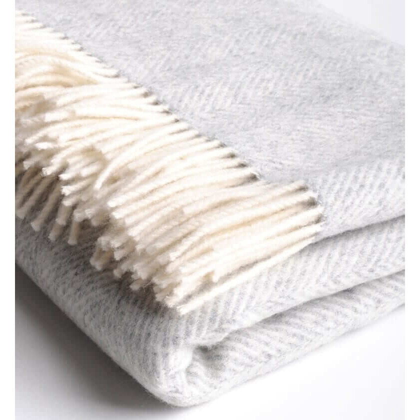Plaid Mérinos Chevrons Gris – Laine Souple et Moelleuse