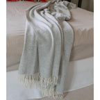Plaid Mérinos Chevrons Gris – Laine Souple et Moelleuse