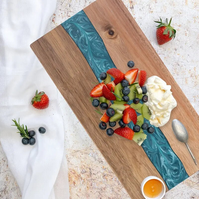 Planche à découper et plateau apéro – acacia avec résine